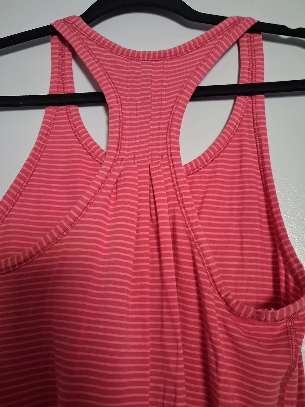 Lululemon Yogi Everyday Tank/Hyper Stripe Fireside Red Flash Light